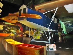 Tampak luar Museum Aviodrome di Lelystad dengan pesawat bersejarah dan area pameran terbuka