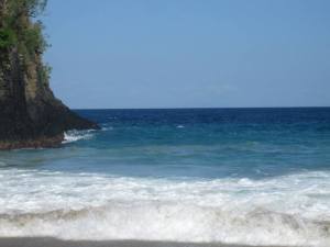 Pemandangan laut biru di Nusa Dua Bali
