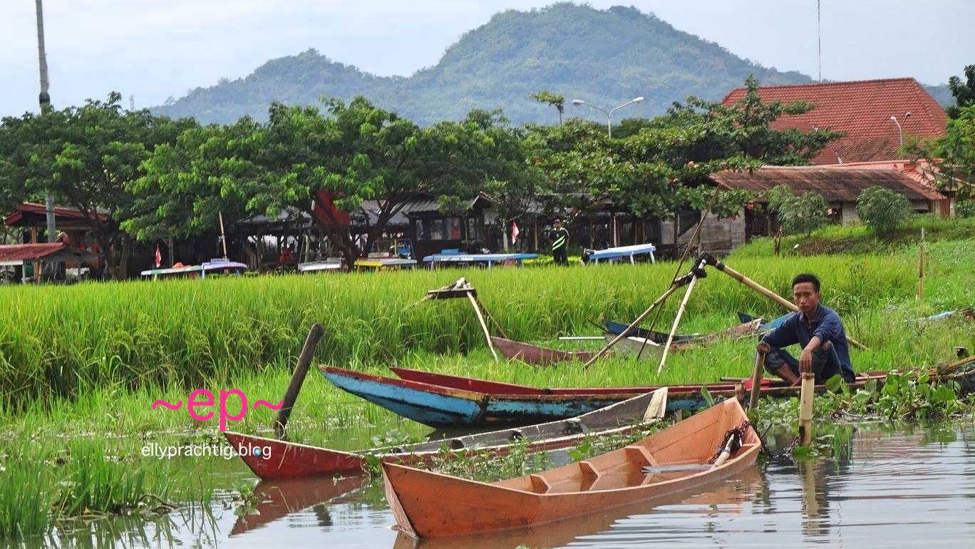  Kota Lama, yang terletak persis di jantung kota Semarang