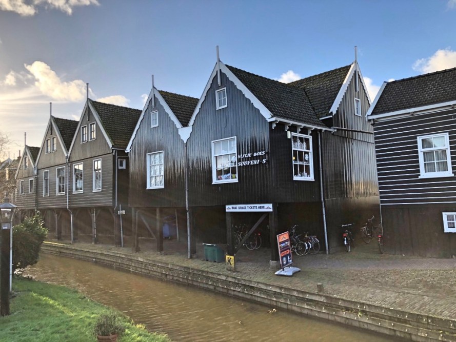 Desa Marken Belanda, Eropa Barat