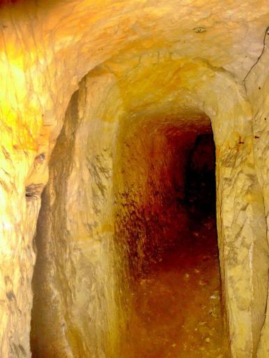 Kastil Ruine Valkenburg Belanda - IndoHolland Tours