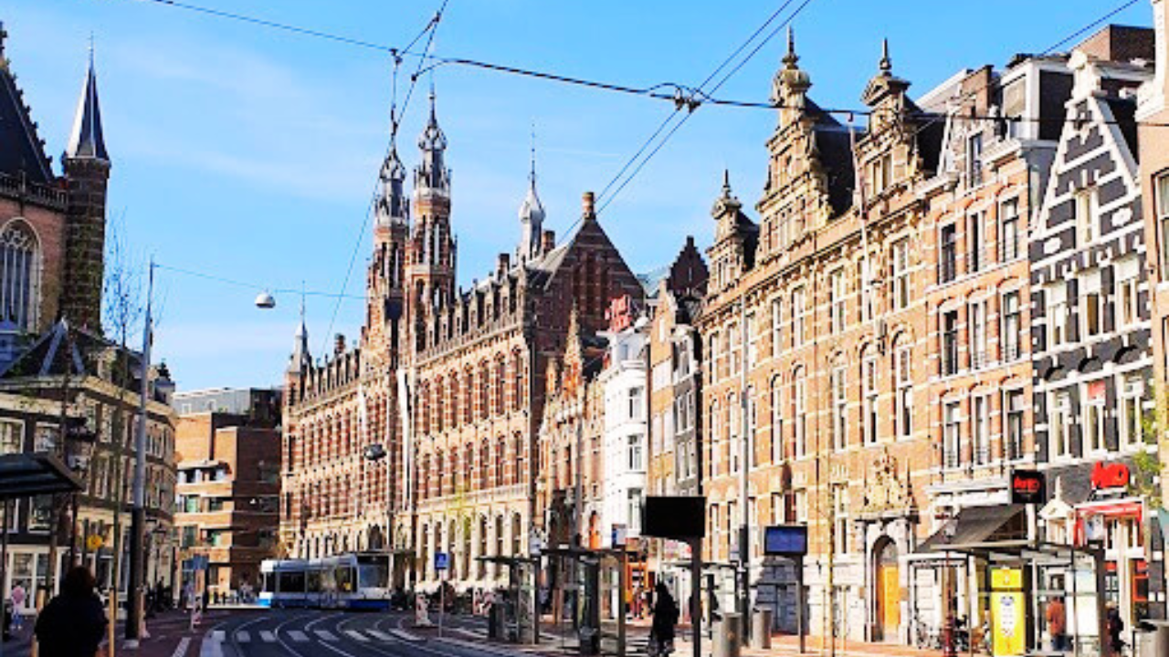 Rumah Bartolotti, mahakarya arsitektur yang membuat Herengracht terasa seperti museum terbuka.