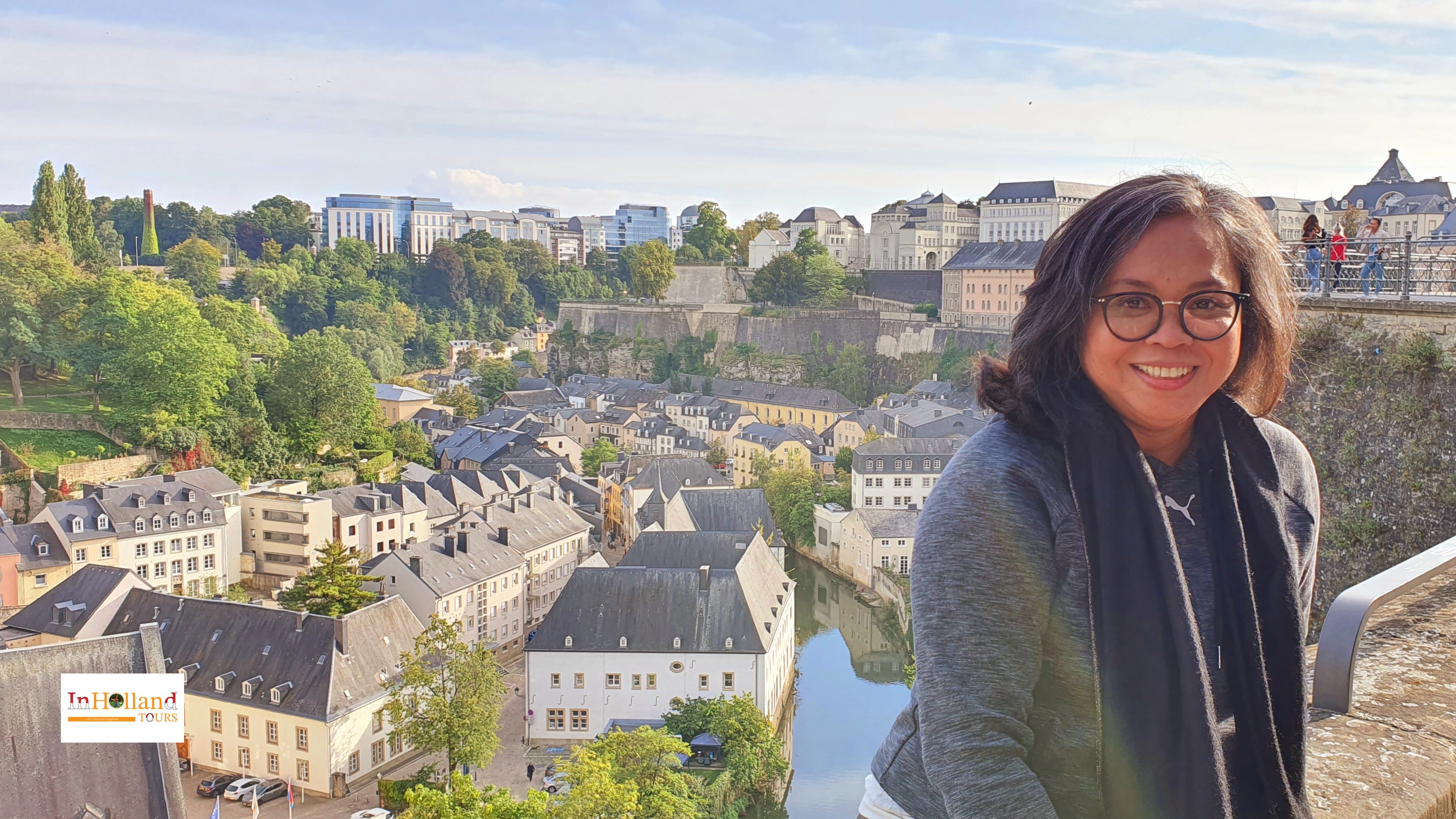 Ilustrasi peta dunia dengan sorotan pada negara-negara paling kaya berdasarkan pendapatan dan ekonomi.