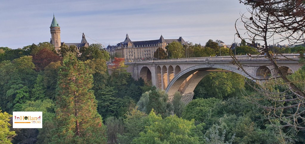 Jembatan Adolphe Luksemburg ikon jembatan lengkung batu terbesar di dunia.