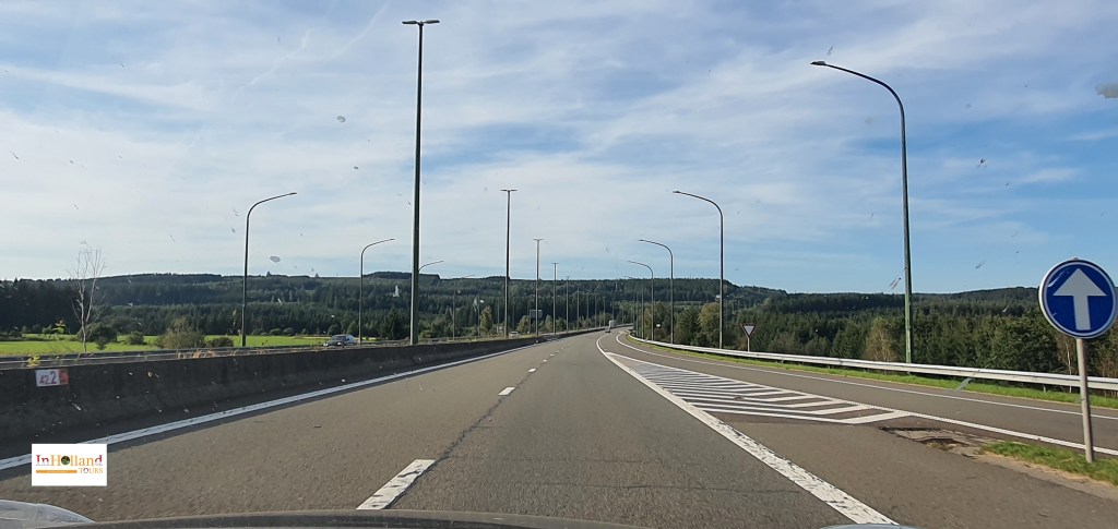 Suasana perjalanan darat pulang dari Luksemburg menuju Belanda.