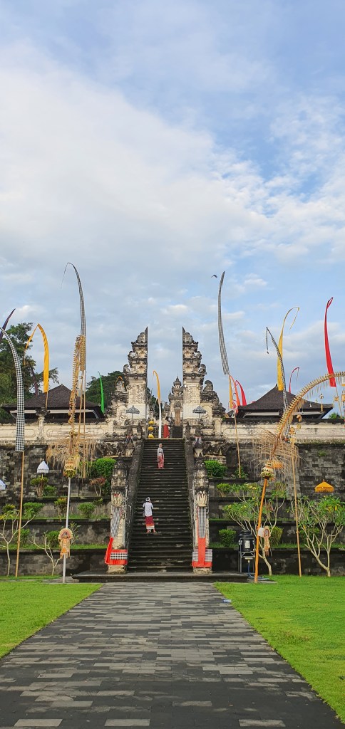 pura candi tempat ibadah