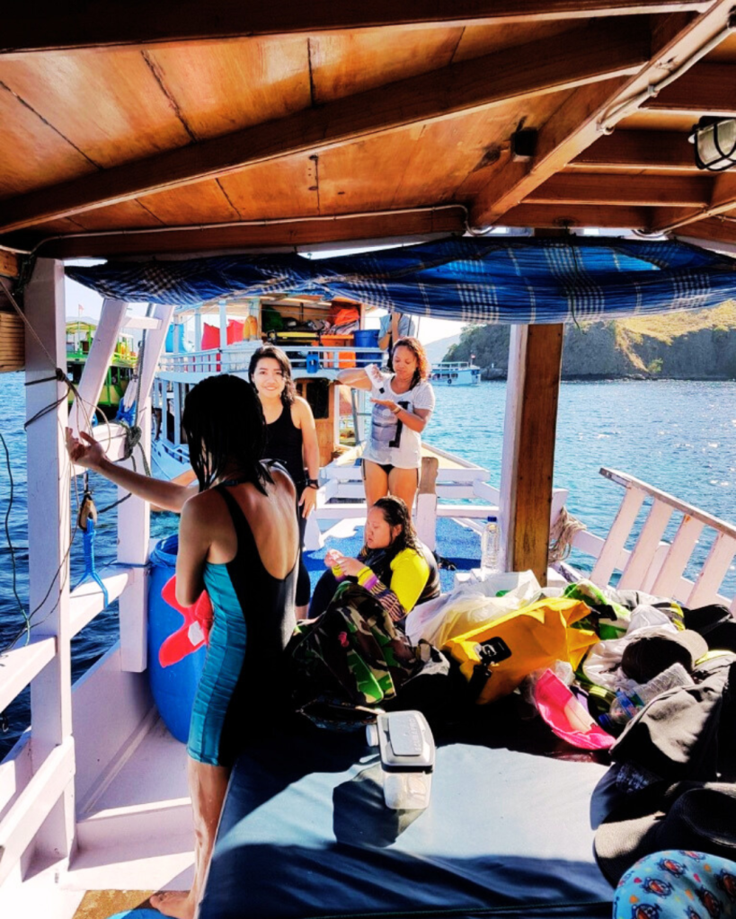 In deze rubriek deel ik reisinspiratie uit heel Indonesië — van rustige dorpen en culturele ontmoetingen tot verborgen plekken die je reis een diepere betekenis geven.