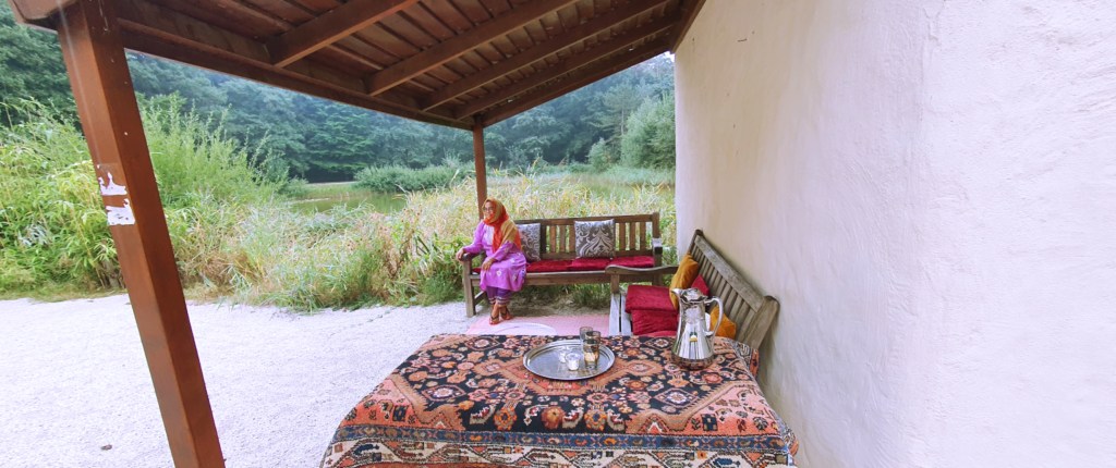 Museum ini memiliki arsitektur unik dan lanskap hijau yang cocok untuk fotografi dan refleksi pribadi