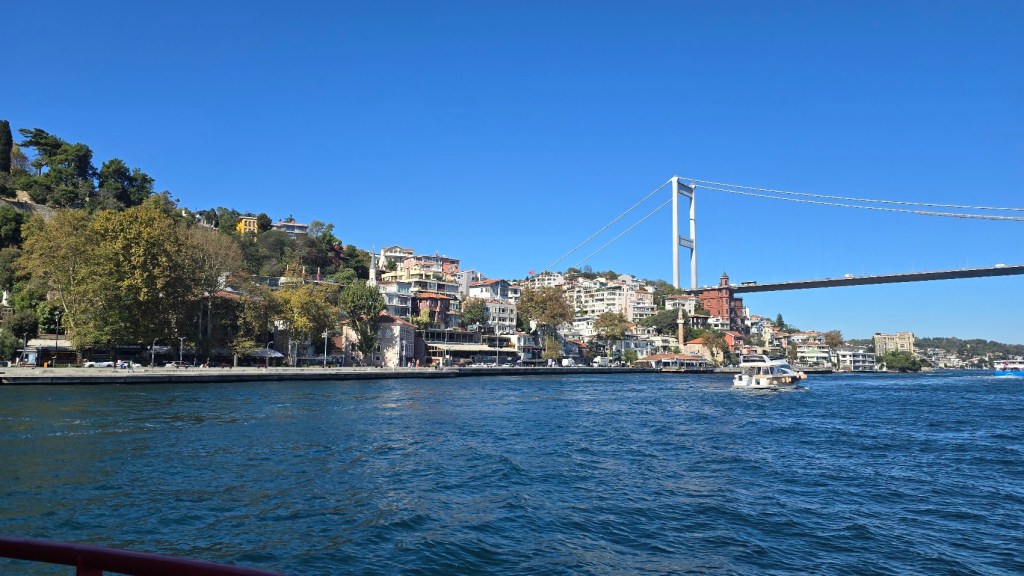 Bosphorus Cruise: Menyaksikan Istanbul dari Perspektif Laut