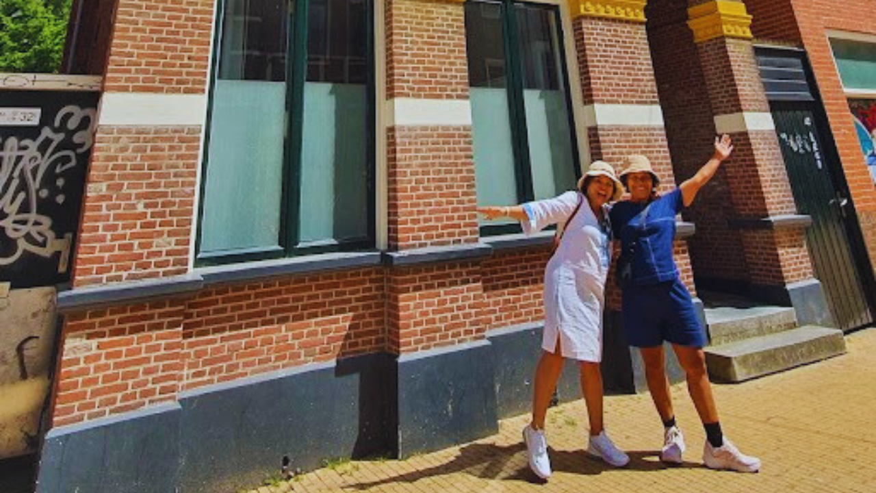 Ingin menjelajah Groningen dalam waktu singkat? Ini pengalaman pribadiku mengunjungi 8 tempat wisata terbaik dalam sehari, dari Martinitoren hingga taman cantik Prinsenhof.