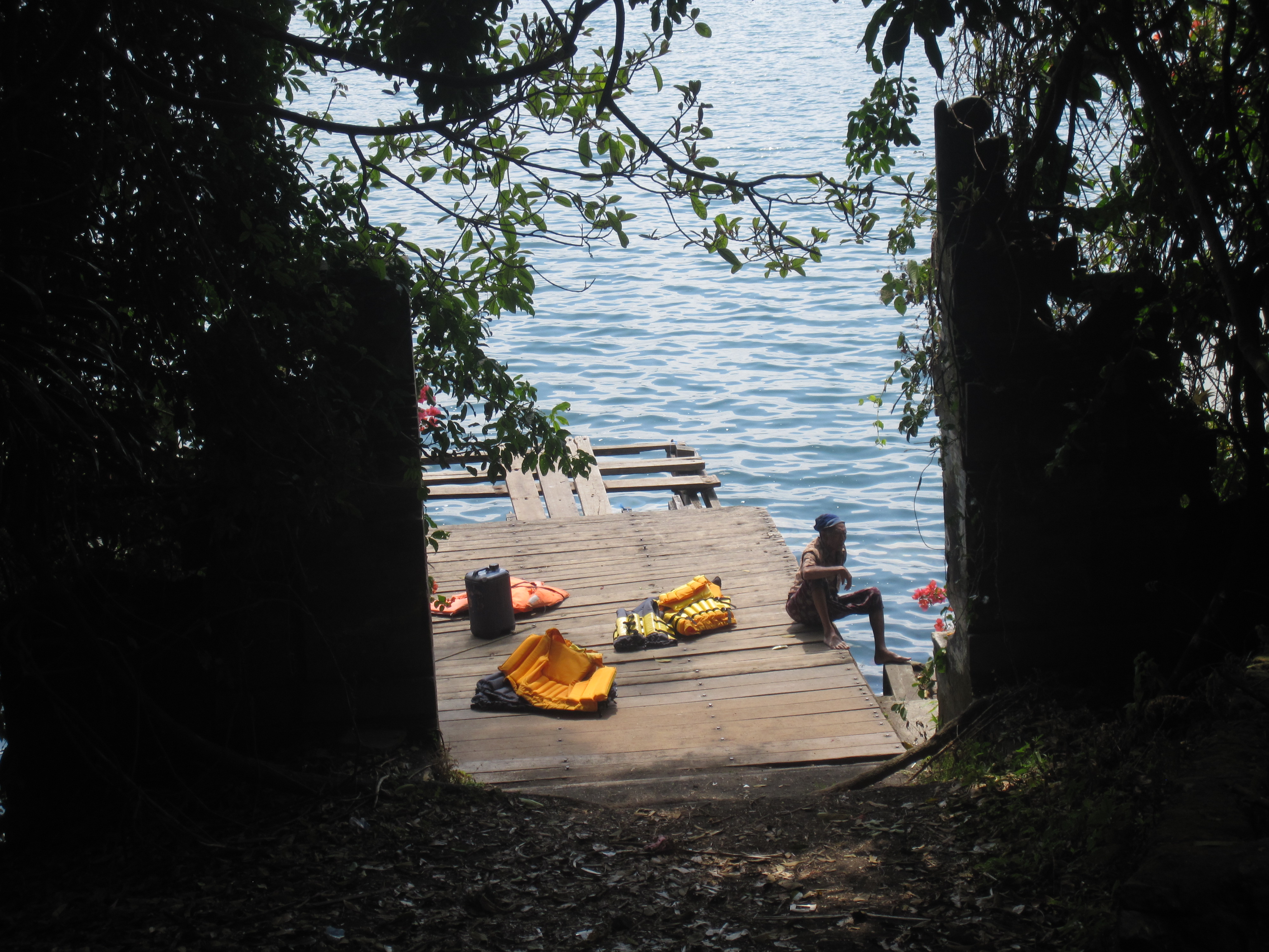 Rustige natuur rondom Trunyan, met uitzicht op het meer en de bergen