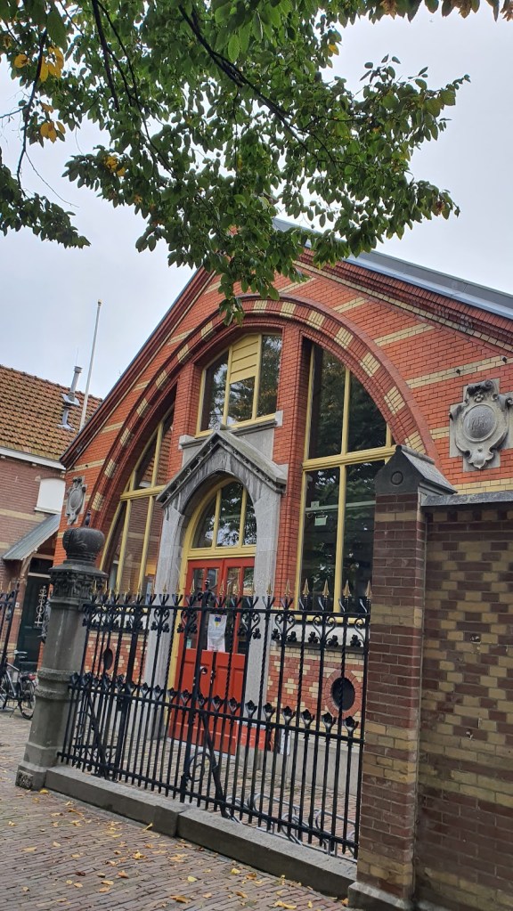 Czaar Peterhuisje Zaandam, rumah kayu bersejarah tempat tinggal Kaisar Peter Yang Agung dari Rusia saat mempelajari pembuatan kapal di Belanda.