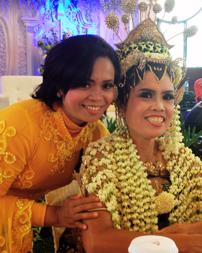 Gewoonten & Tradities. Tradisi dan kebiasaan, adat-istiadat pernikahan adat Jawa di Indonesia