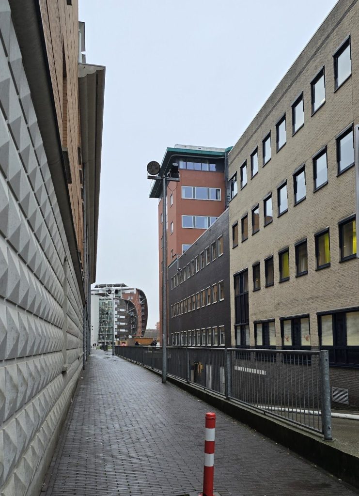 Pemandangan arsitektur gedung dan suasana kota pusat Den Bosch s-Hertogenbosch Belanda