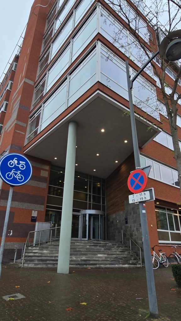 Gedung kantor IND Den Bosch Magistratenlaan 82 Belanda tampak depan