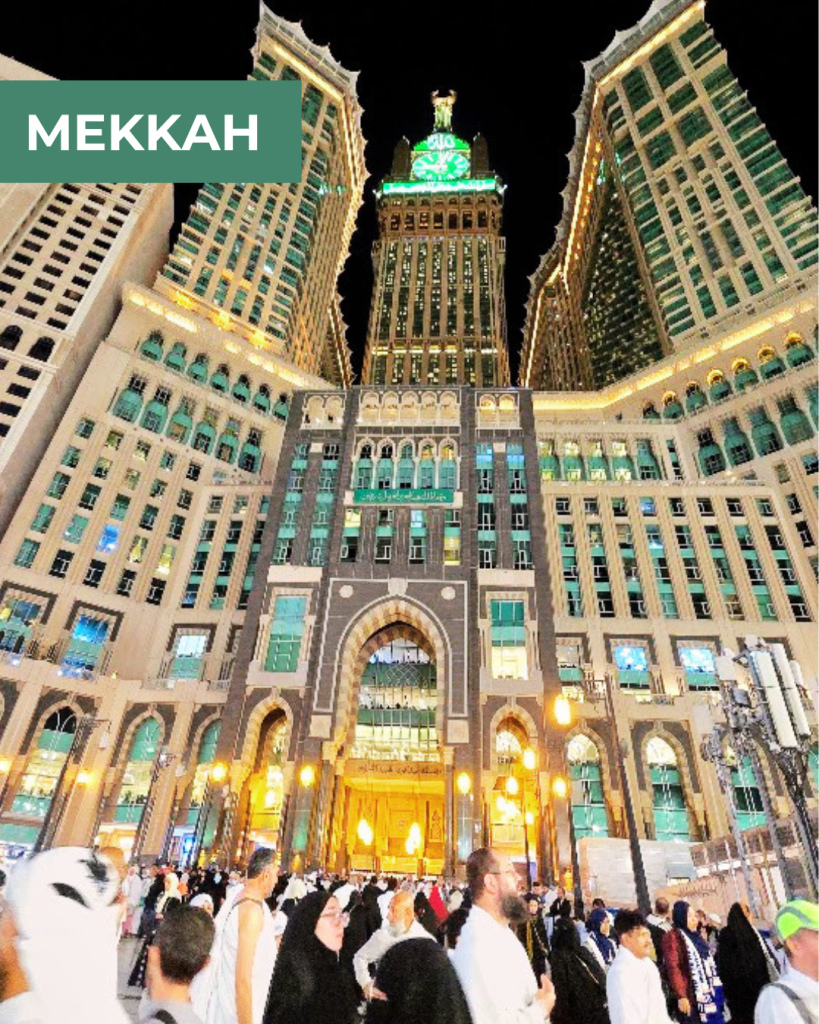 Elly Afriani - Tour Leader Belanda di Pelataran Masjidil Haram Mekah