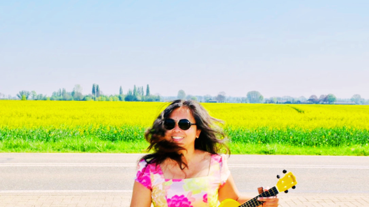 Cuaca di Belanda saat memasuki musim gugur dengan suasana jalan kota