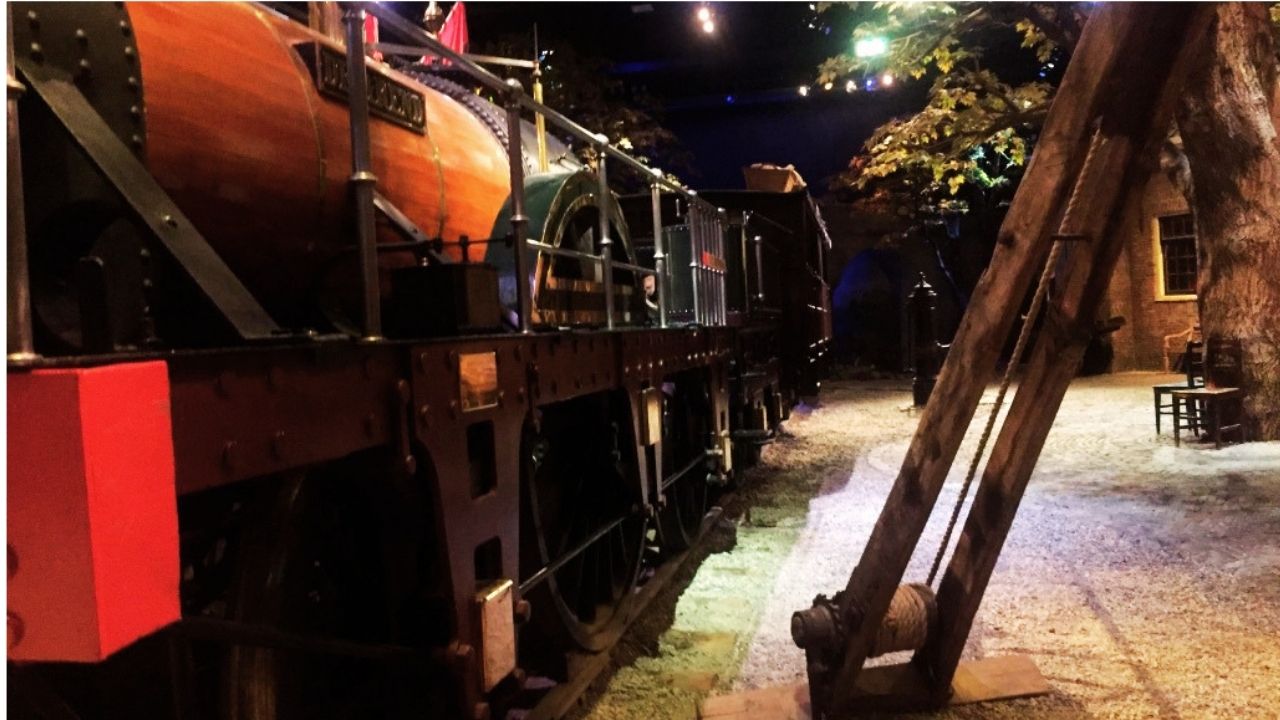 Museum kereta api di Utrecht Belanda dengan koleksi lokomotif klasik dan suasana wisata keluarga